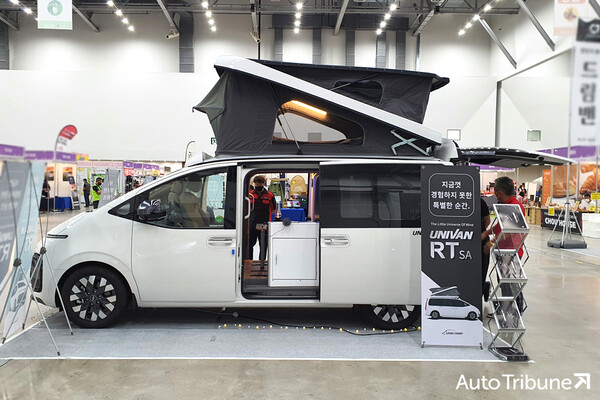 ▲유니캠프 유니밴 RT SA는 팝업 루프까지 포함된 가장 고급 모델이다.(사진=양봉수 기자)