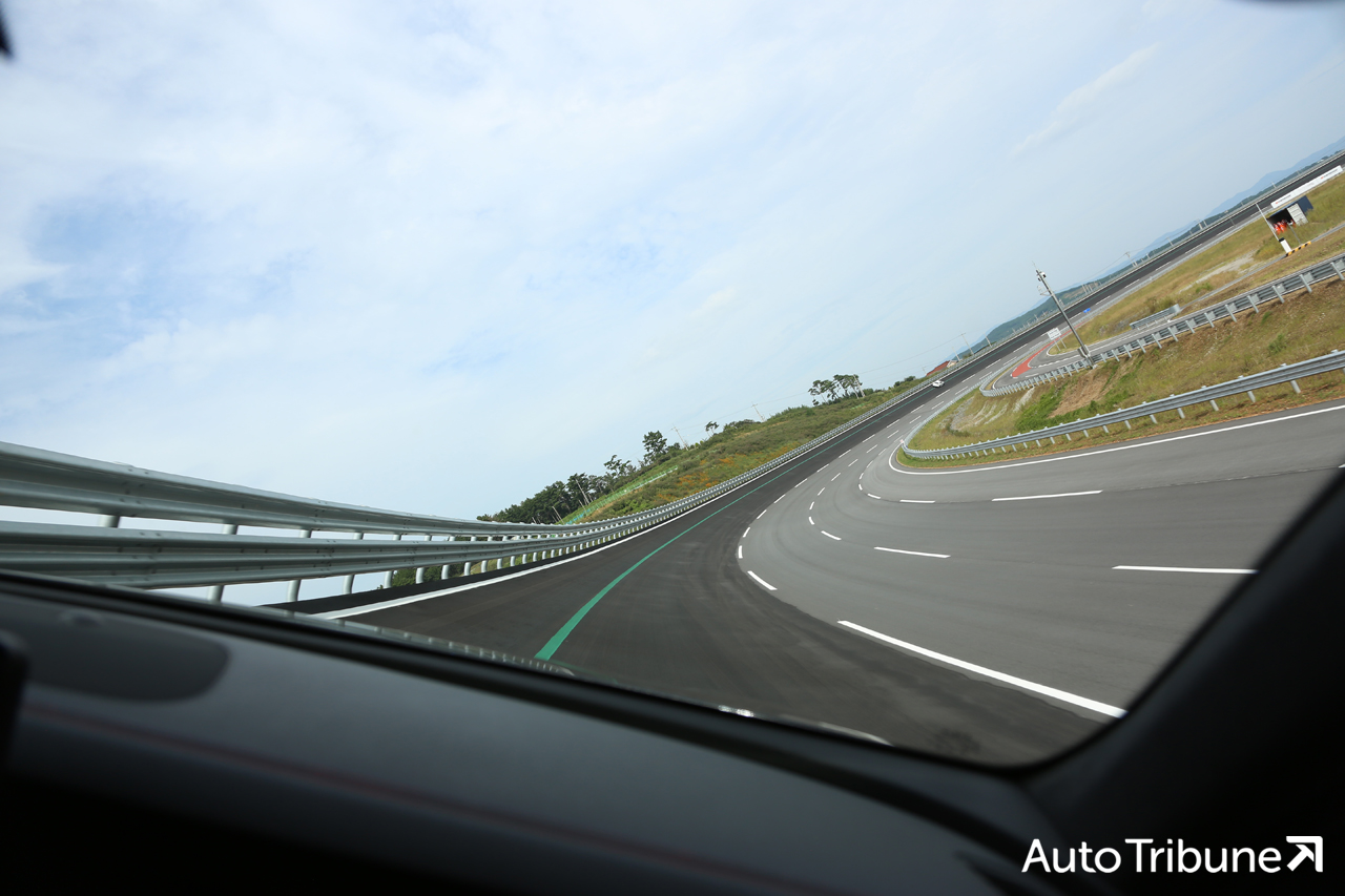 ▲기아 스팅어는 250km/h의 속도에서도 안정적으로 주행을 이어갔다.(사진=양봉수 기자)