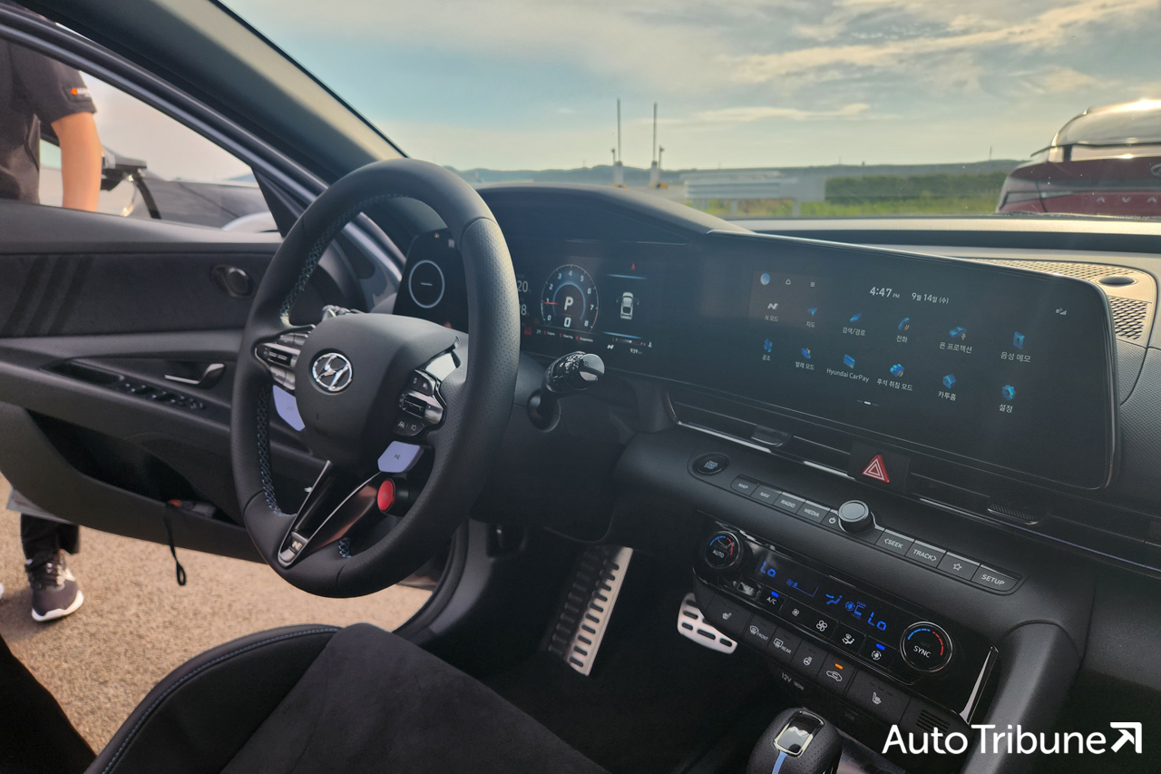 ▲서킷 주행 후 이어진 택시 드라이빙을 통해 아반떼 N의 높은 한계 성능은 더욱 체감됐다.(사진=김예준 기자)