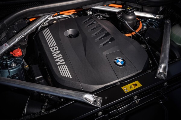 ▲BMW X5 x드라이브 50e PHEV 엔진 (사진=BMW)