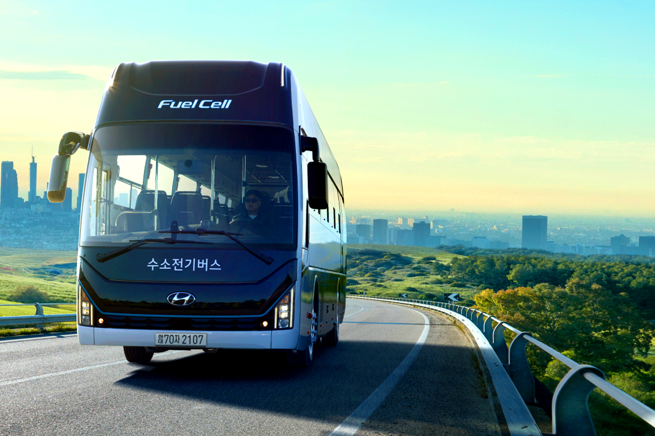 1회 충전으로 635km 주행...더 편안하고 쾌적한 유니버스... 더 편안하고 쾌적한 유니버스 수소전기버스 출시 - 오토트리뷴