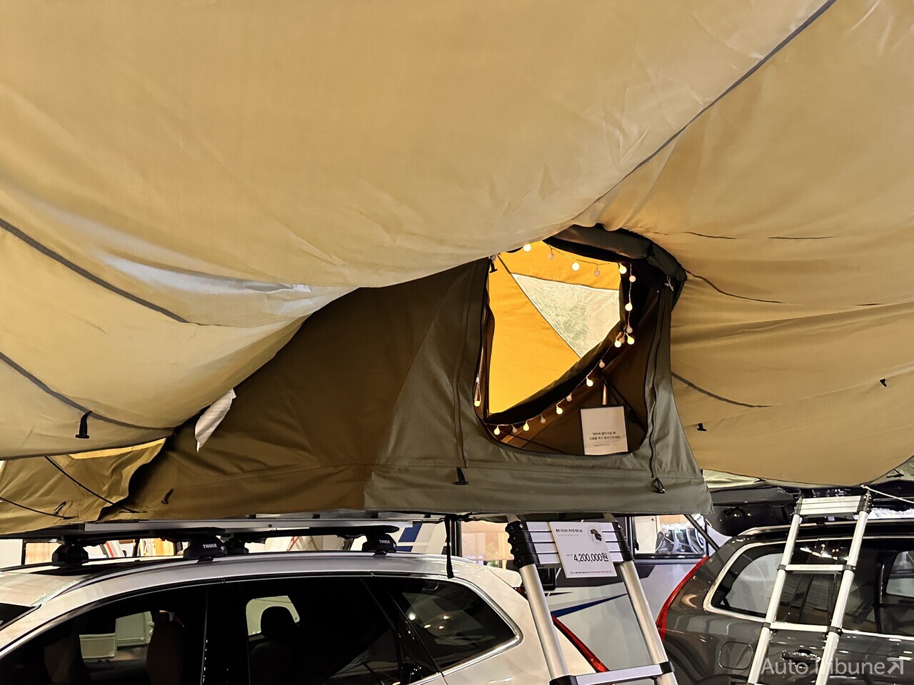 ▲ 툴레 어프로치 루프탑 텐트에 어닝을 장착한 모습 (사진=오토트리뷴)