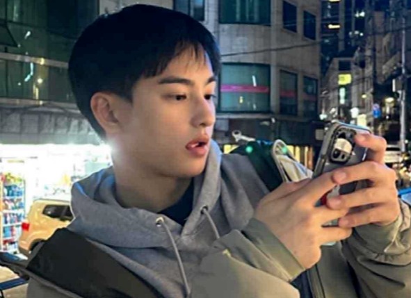 "They say he's more handsome than his brother"... Face genius Cha Eun-woo, netizens 'amazed' by younger brother's face leak < Entertainment < News < Article - Auto Tribune