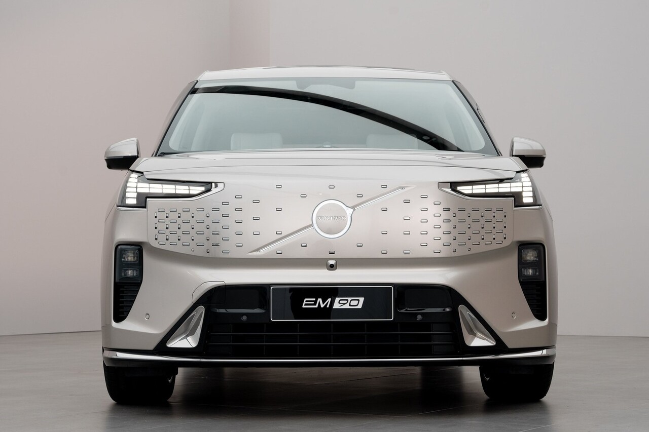 - "Volvo EM90: China's Newest Luxury Electric Minivan" - News Directory 3