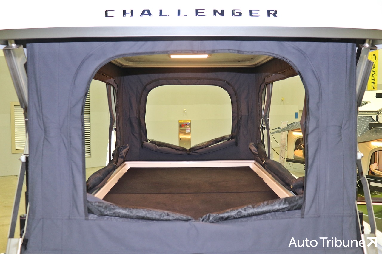 ▲패밀리카라반 싼타페 챌린저 캠핑카 4주식 팝업텐트(사진=최현진 기자)