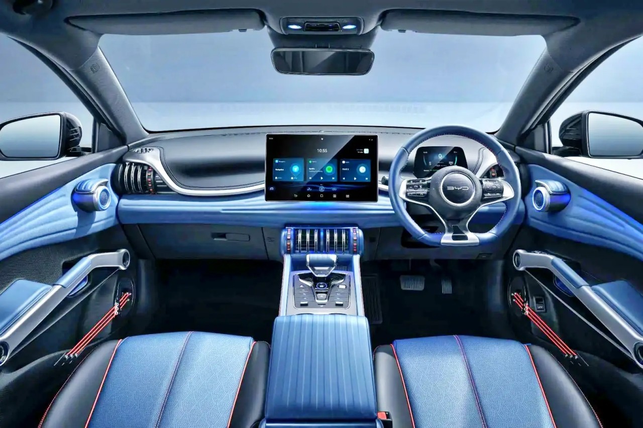 BYD 아토3, 예상보다 훨씬 비싸다? < 업계소식 < 자동차 < 기사본문... 원대라며... BYD 아토3, 예상보다 훨씬 비싸다? - 오토트리뷴