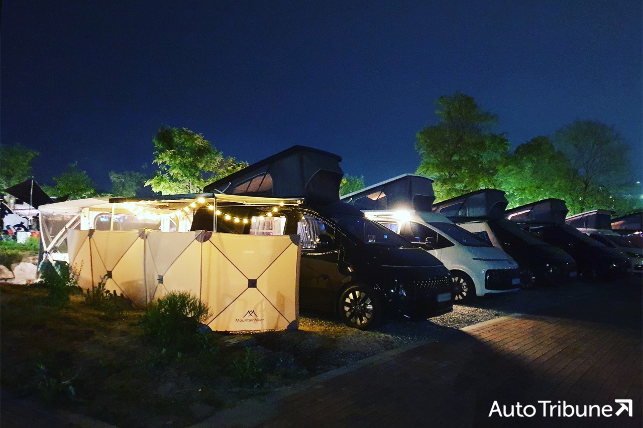 캠핑카 페스티벌에 참여한 현대 스타리아 기반의 유로밴 캠핑카들 /사진=양봉수 기자