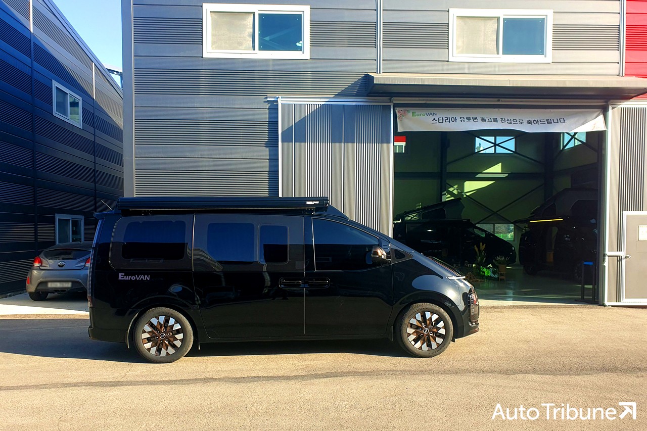 현대 스타리아 기반의 유로밴 캠핑카를 개조해서 출고하던 날도 행복했고, 지금도 행복하다. /사진=양봉수 기자