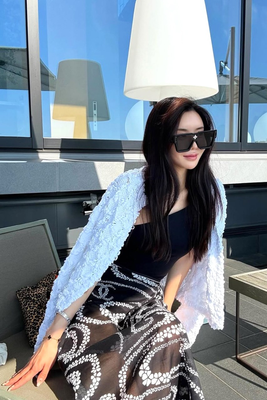 안신애가 일본 리조트에서 수영을 즐기며 여유로운 일상을 공개했다. /사진=안신애 SNS