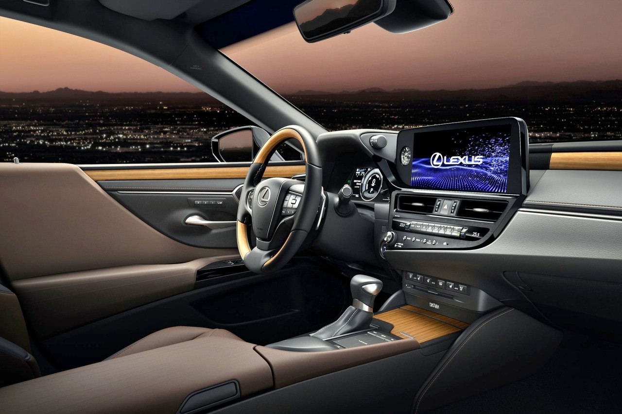 ES /사진=렉서스