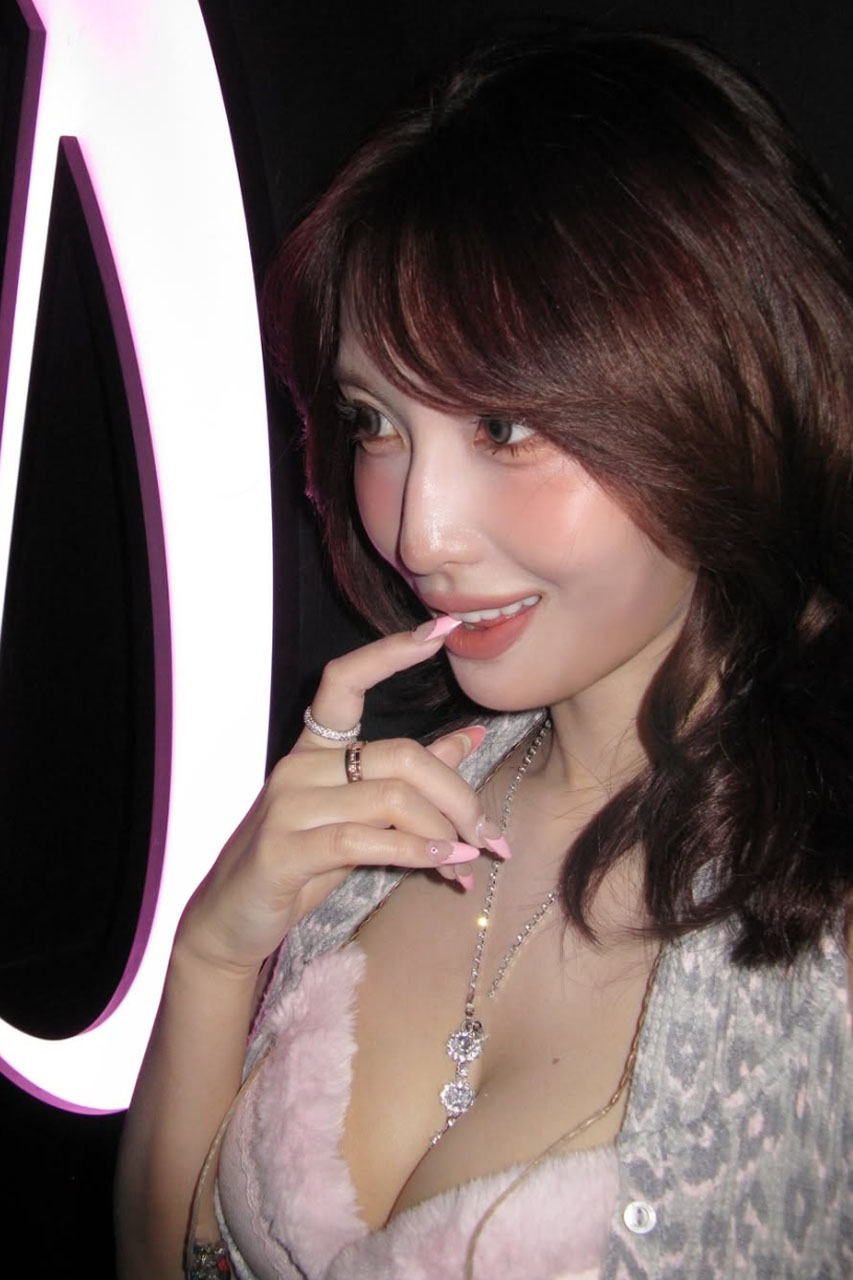 빗토리앗 시크릿 패션소 2025에 참석한 모모 /사진=모모 SNS