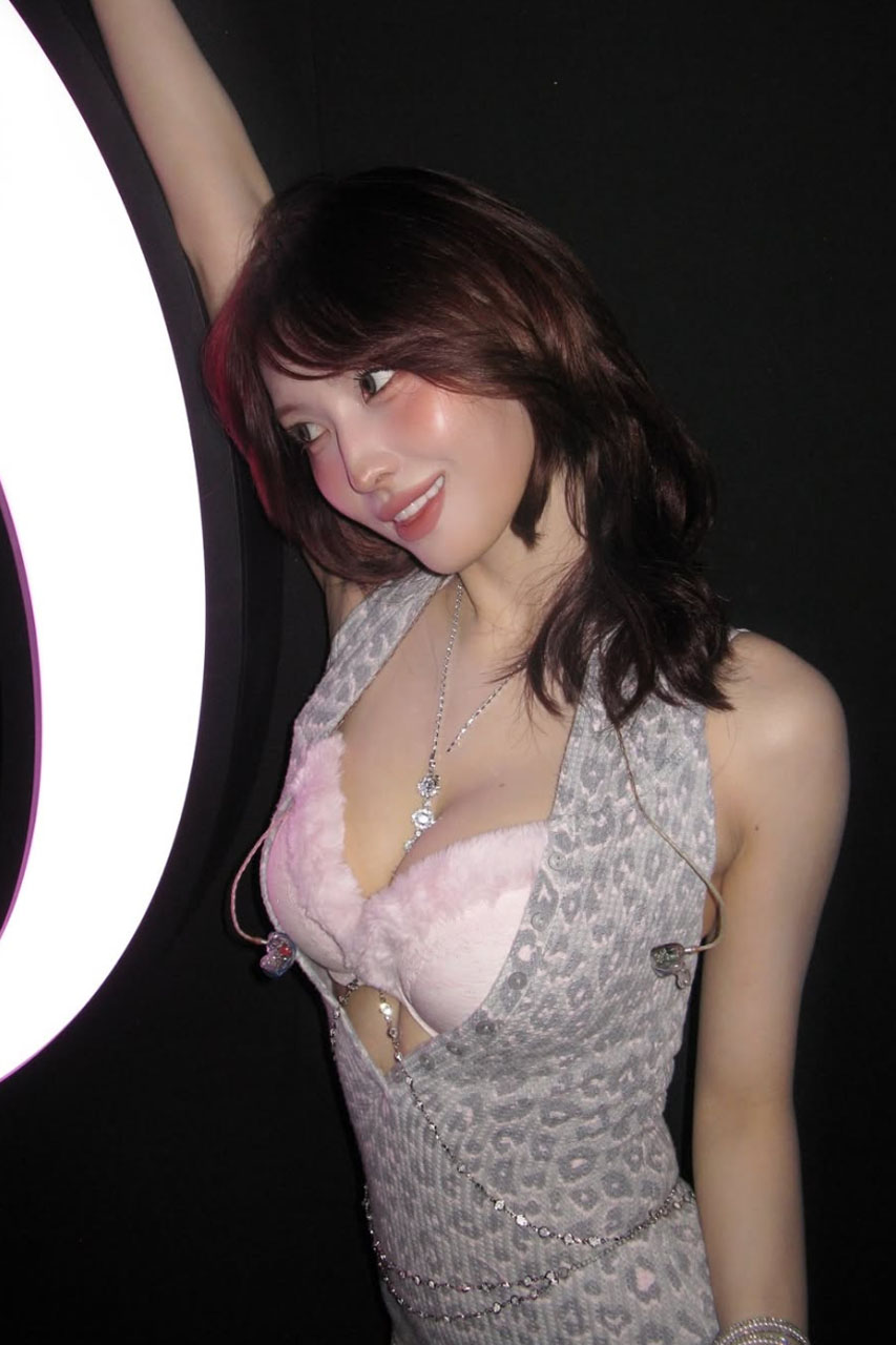 빗토리앗 시크릿 패션소 2025에 참석한 모모 /사진=모모 SNS