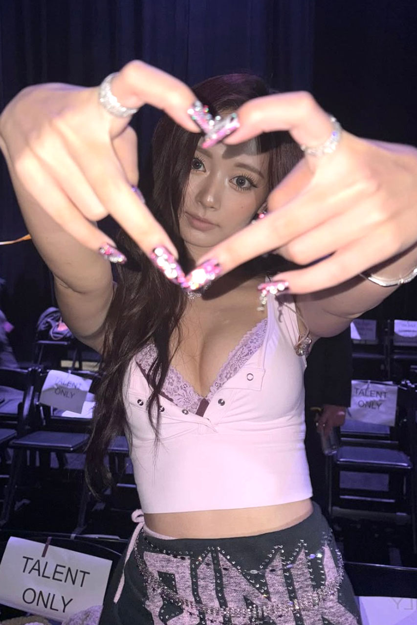 빅토리아 시크릿 패션쇼 2025에 참석한 쯔위 /사진=쯔위 SNS