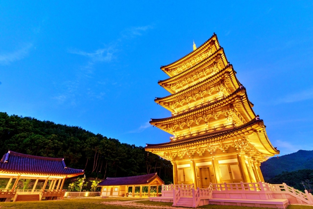 사명대사공원 평화의 탑 /사진=김천시 문화관광