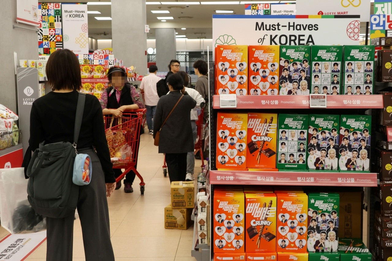 12일 서울 시내 대형마트의 과자 판매대 모습 /사진=연합뉴스