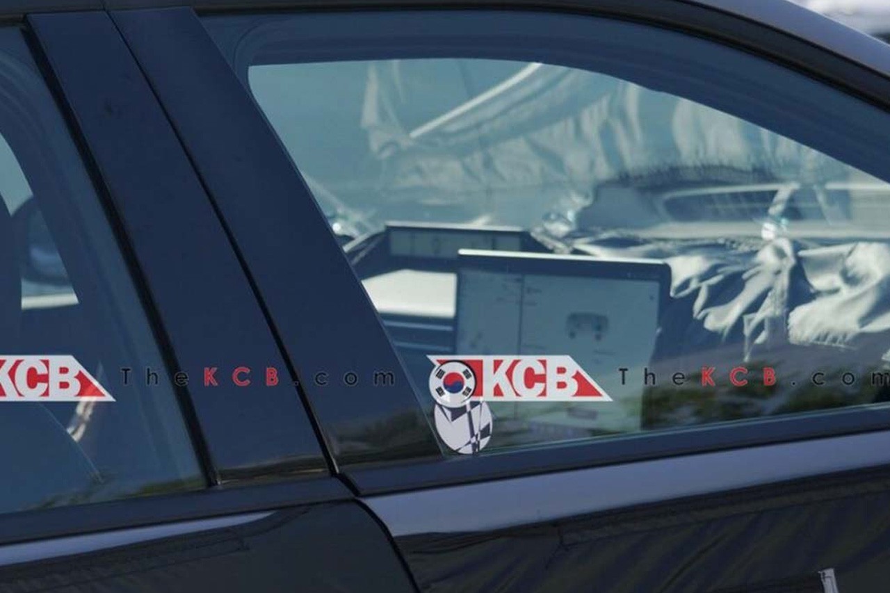 플레오스 커넥트가 적용된 신형 아반떼 스파이샷/사진=KCB