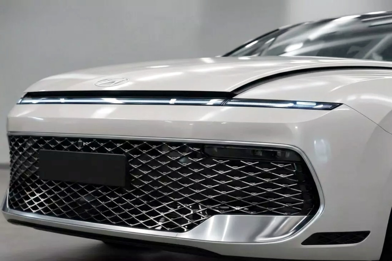 "불만사항 고쳤더니 달라져"..출시 코앞 신형 그랜저, 공개 전 디자인 '유출'