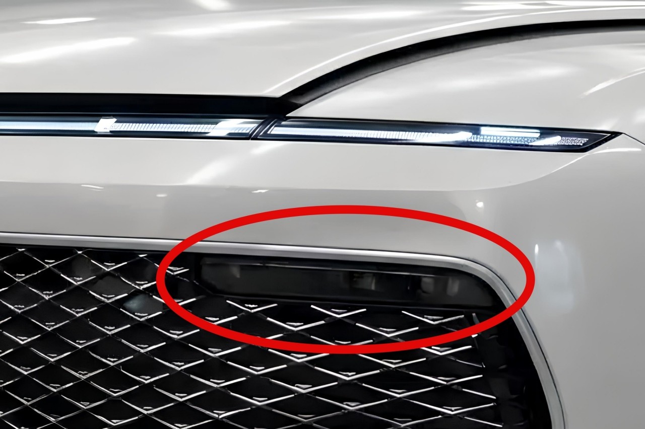 현대 신형 그랜저 유출 스케치 기반 실사화 사진. 빨간색 원 안이 MLA 헤드램프다. /사진=KoreanCarBlog