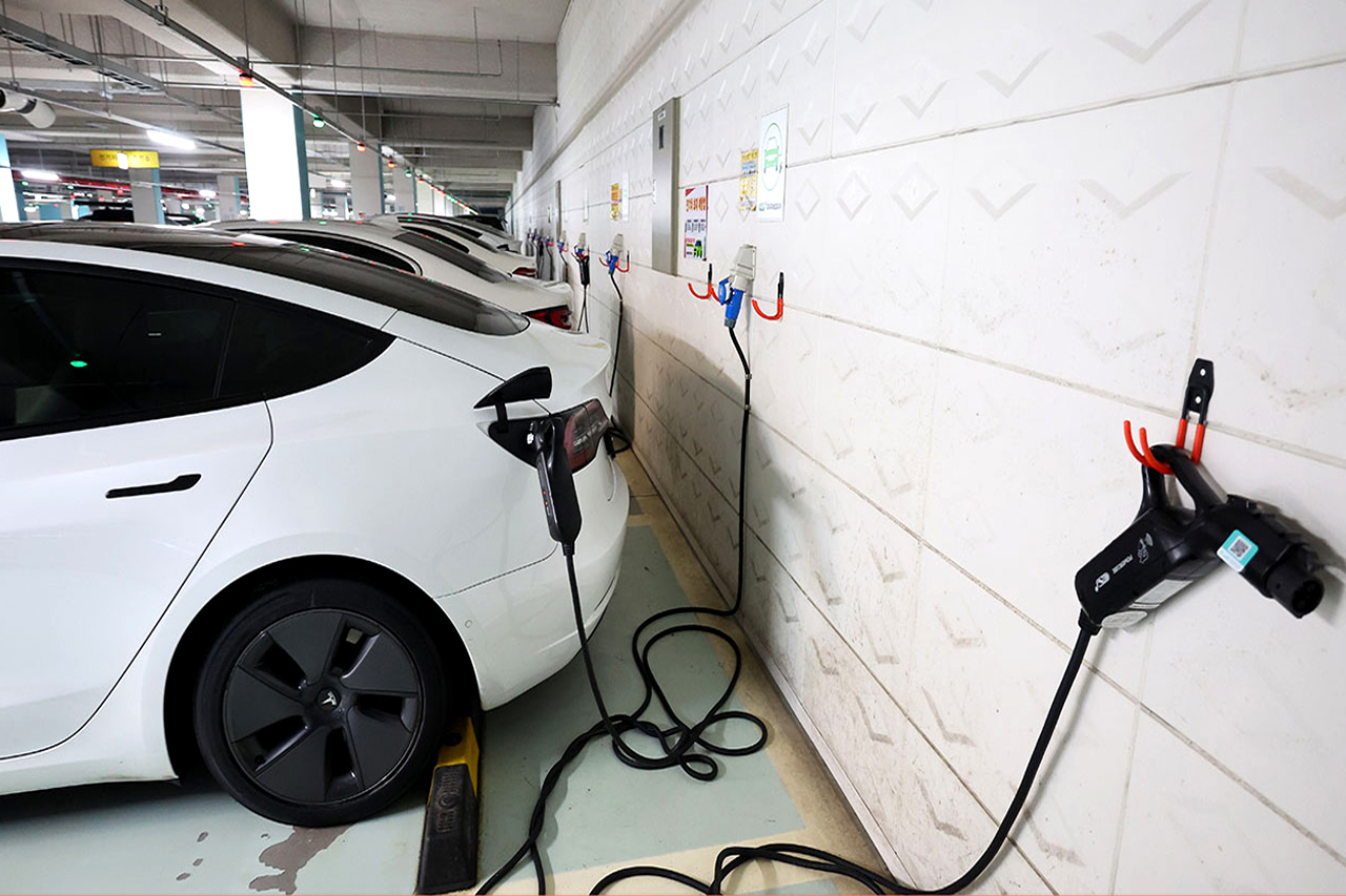 ▲ 서울 시내 지하주차장에서 충전 중인 전기차 (사진=연합뉴스)