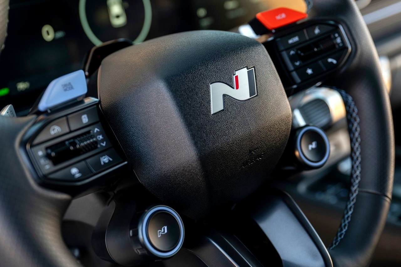 아이오닉 6 N 스티어링 휠 /사진=현대차