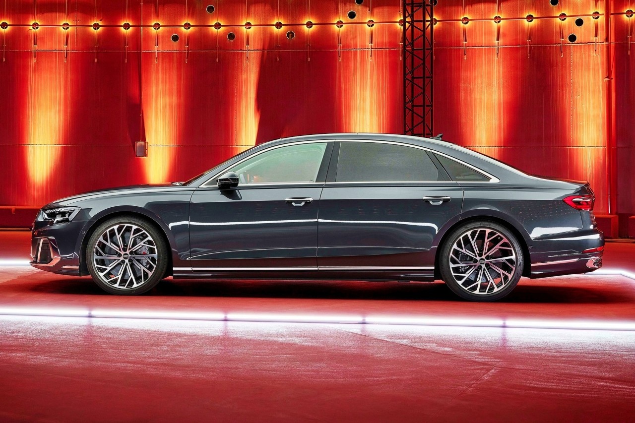 "E 클래스 가격에 산다"... 아우디 플래그십 세단 A8, 3천만 원 할인 '찬스'