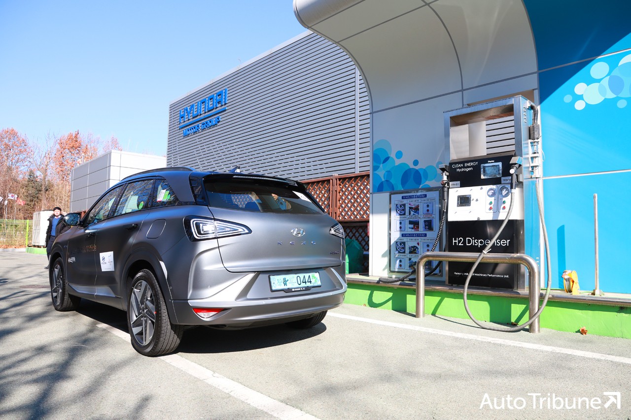 수소가스를 충전 중인 현대 넥쏘 /사진=양봉수 기자