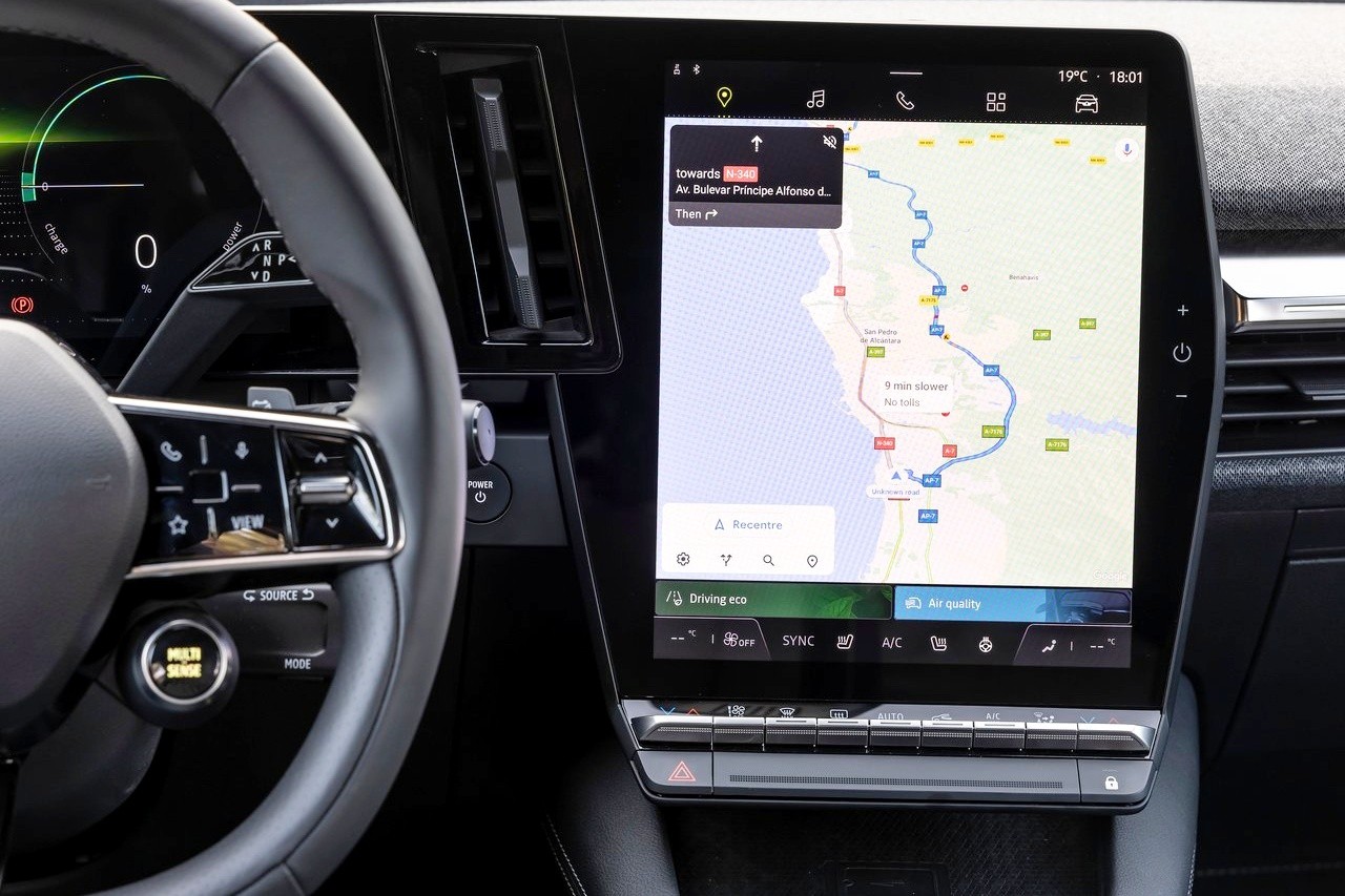 안드로이드 오토모티브에서 실행되는 르노의 전기자동차 ‘메간 E-테크 /사진=르노