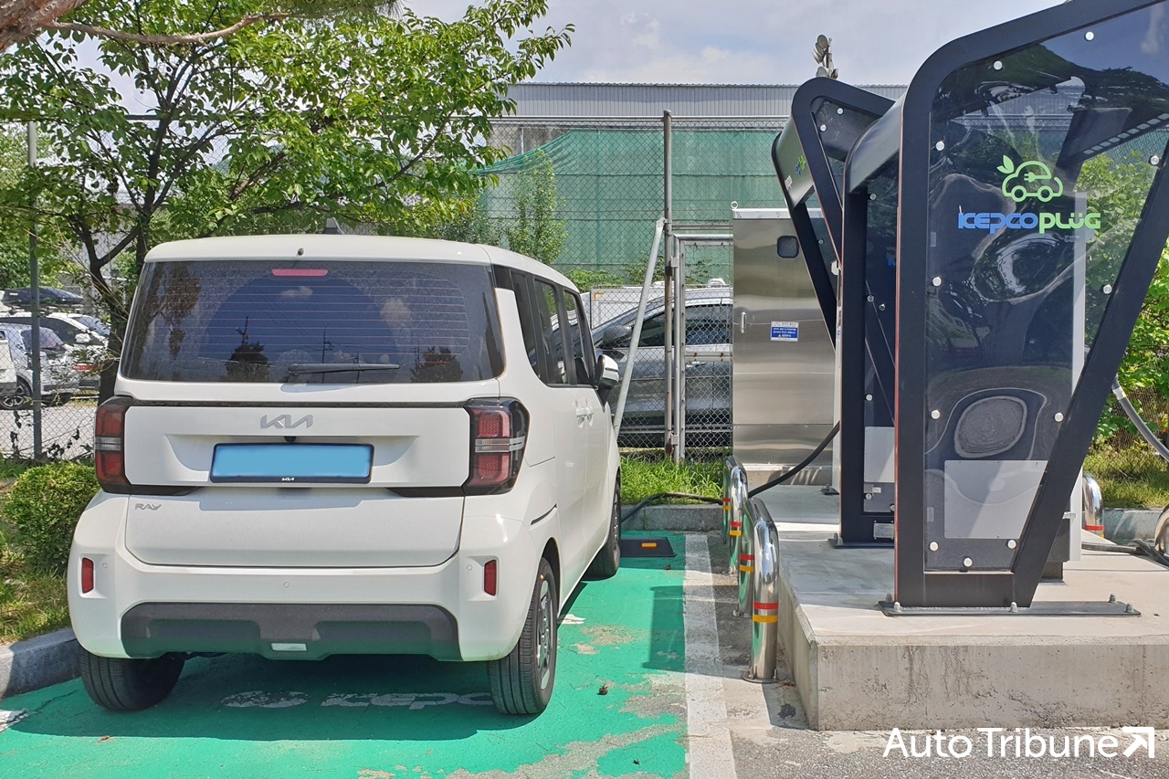 "멀쩡한 충전기 왜 뜯나 했더니"... 아파트 충전요금 인상, 그 뒤엔 뒷돈이?