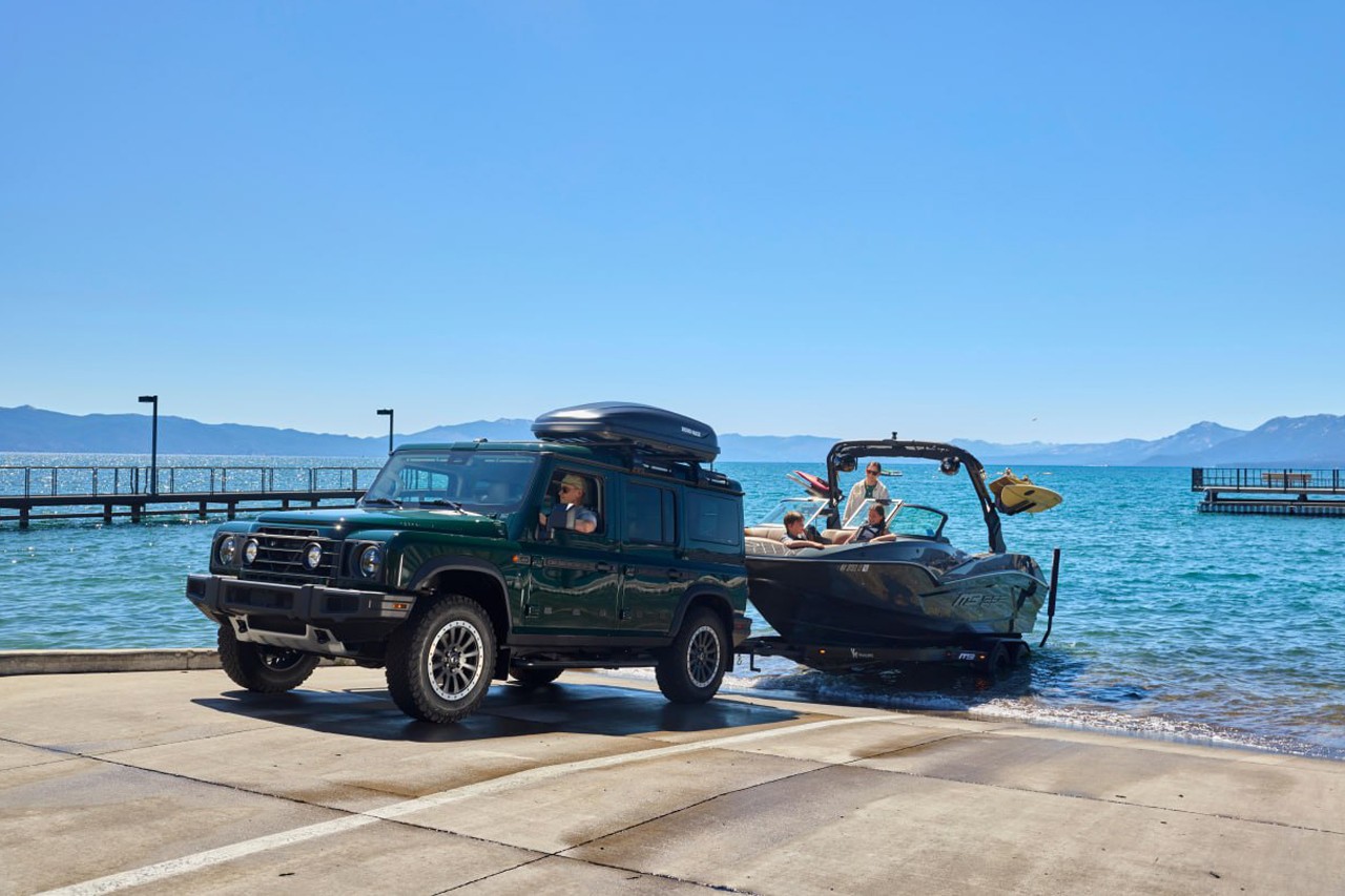 "요트도 거뜬한 괴물"... 이네오스 그레나디어, 통영서 '3.5톤 견인력' 뽐낸다