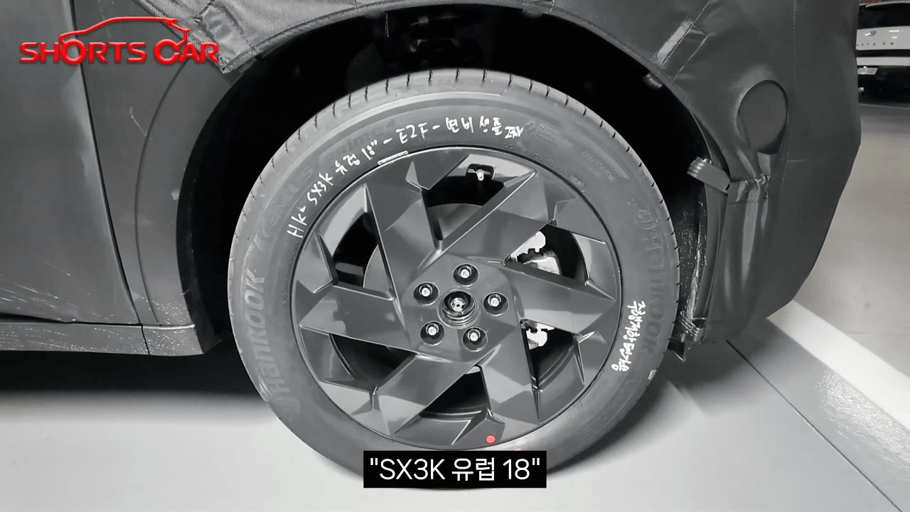 현대 코나 풀체인지로 추정되는 테스트카 /사진=유튜브 '숏카'