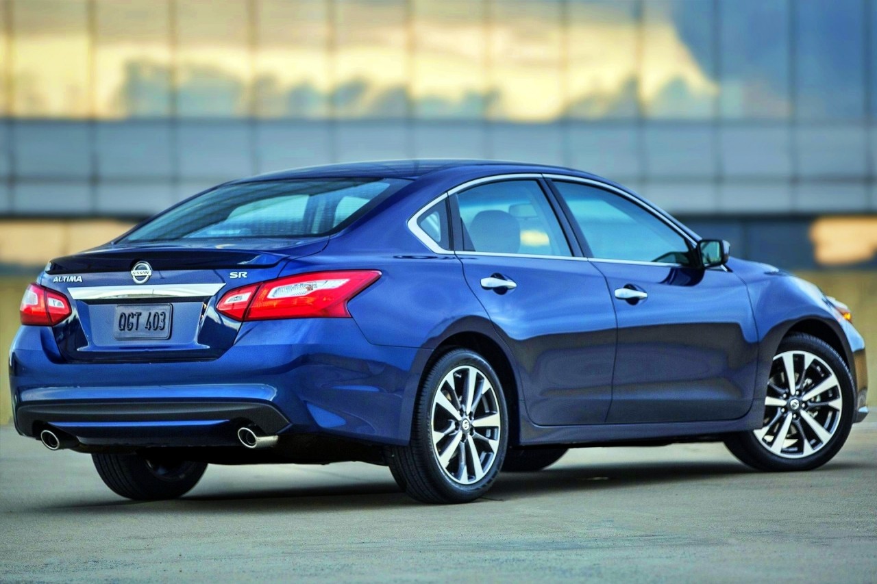 "아반떼 가격에 구매 가능"... 2천만 원 미만, 가성비 중고 수입차 TOP 5