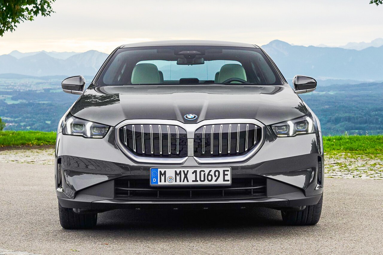 "벤츠 독주 못 참았나"... BMW 5시리즈, 결국 '750만 원' 할인 선언