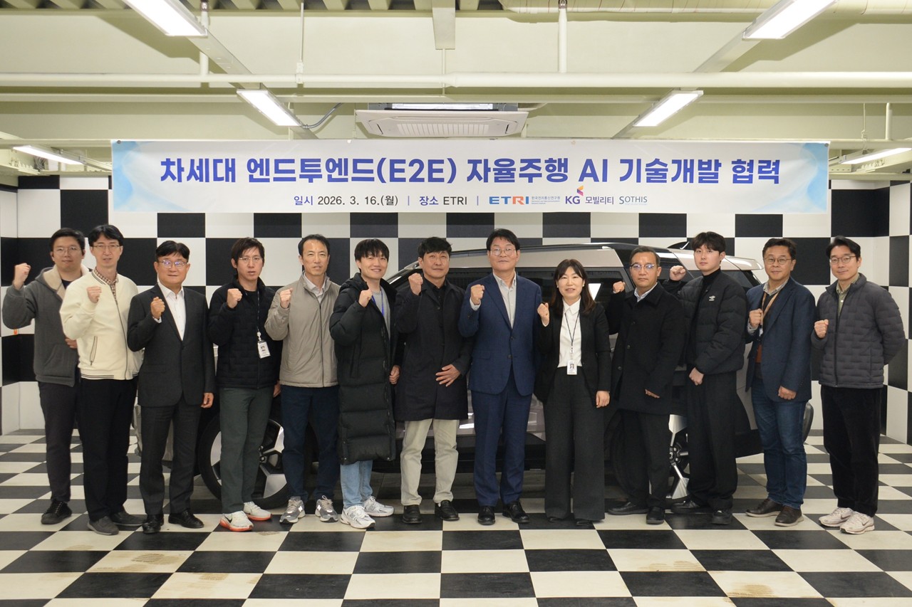 "테슬라 방식 도입하나?"... KGM, '통합형 AI' 자율주행 개발 시동