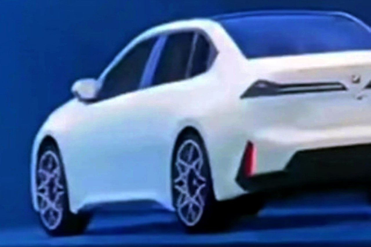 "담당자는 시말서 감"... BMW i3, 실물 공개 직전 세부 사양 '유출'