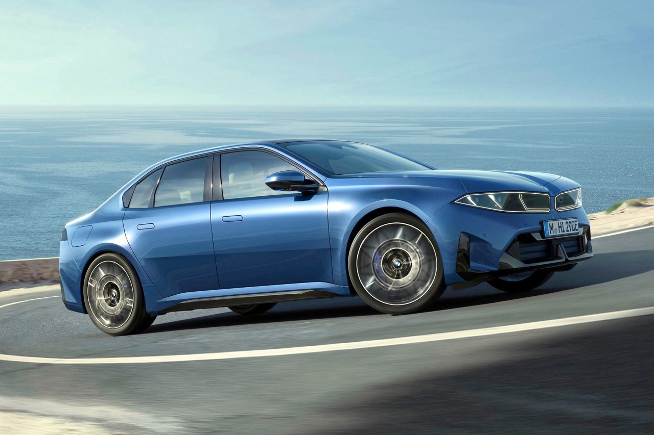 "1회 충전 주행거리 900km"... BMW i3 공개, 3시리즈 전성기 끝내나?