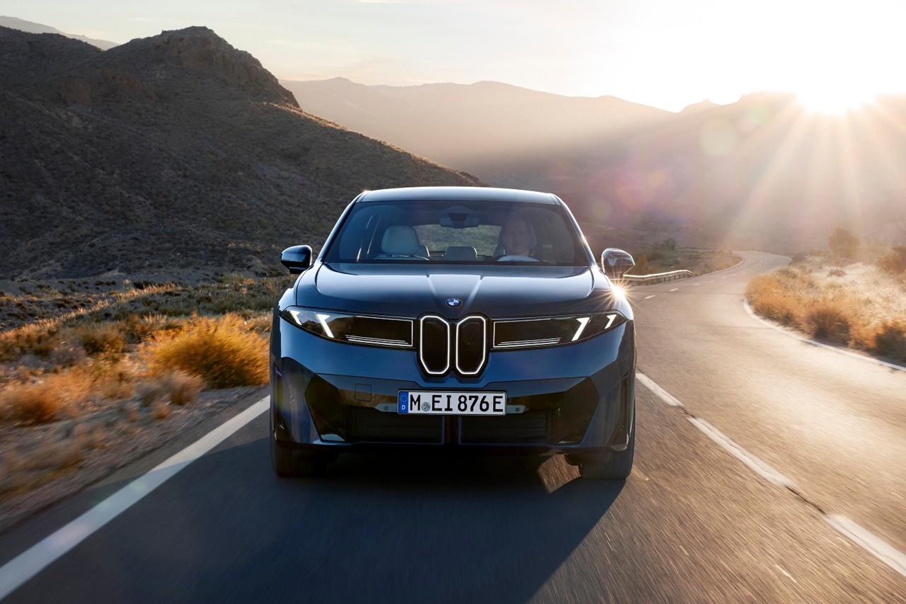 "주행거리 805km"... BMW iX3, 사전 예약 시작 8690만 원부터