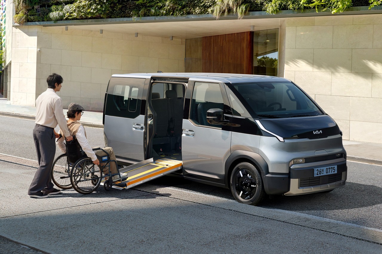 "구매 지원금에 충전기도 무상"... 기아-서울시, PV5 WAV 파트너십 구축