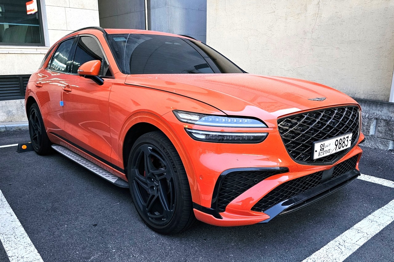 과거 촬영된 제네시스 GV70 마그마 테스트카 스파이샷 /사진=유튜브 '숏카 SHORTS CAR'