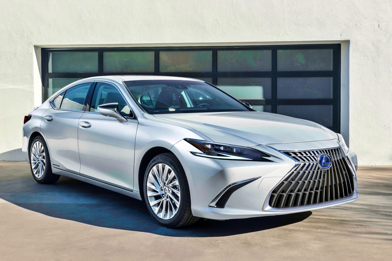 "10대 중 9대는 친환경"... 기름 냄새 지운 수입차, 내연기관 멸종 코 앞