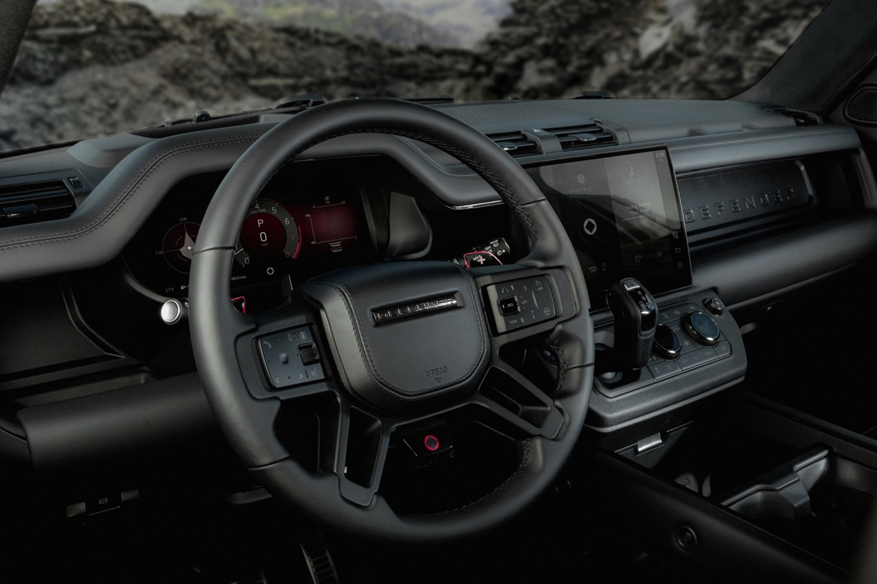 랜드로버 디펜더 OCTA 블랙 /사진=JLR 코리아