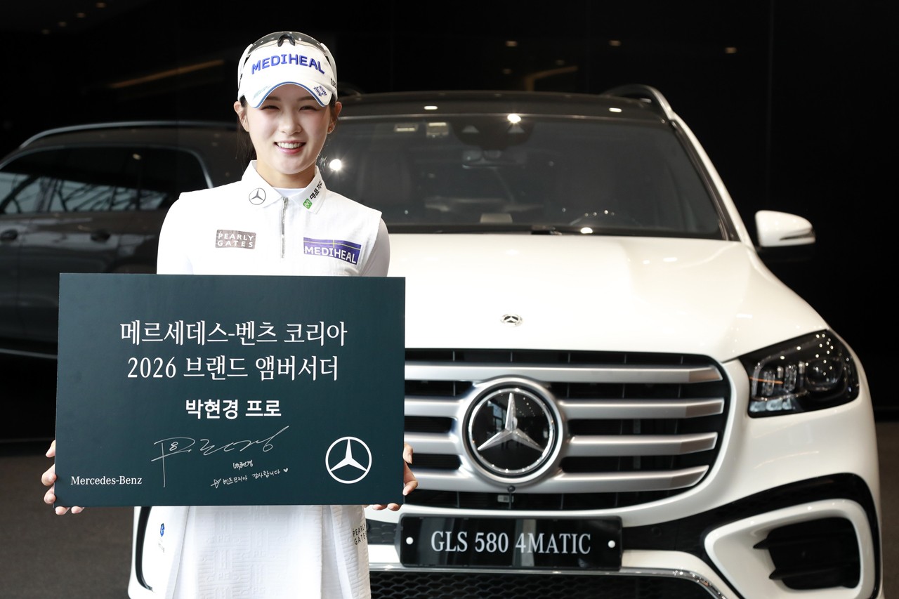 GLS 580 4MATIC과 박현경 프로 /사진=메르세데-벤츠 코리아