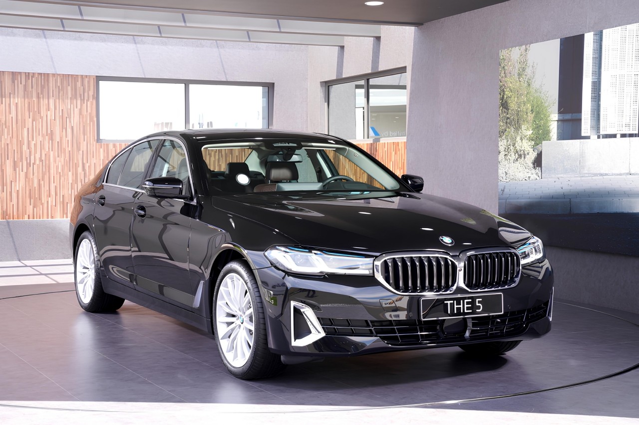 2020년 당시 BMW 드라이빙 센터에서 세계 최초로 공개된 7세대 5시리즈 부분 변경 모델 /사진=BMW