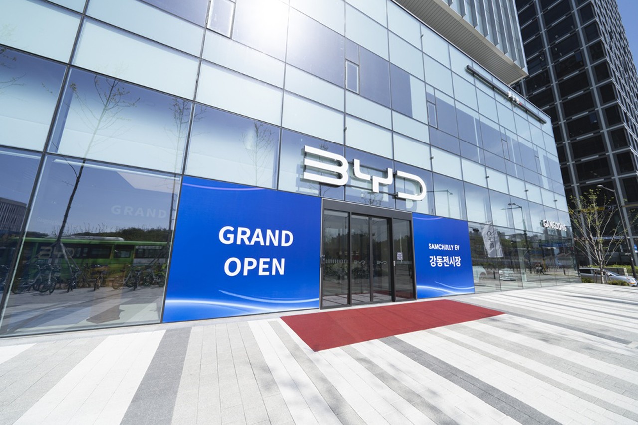 "어디서나 전기차 경험"... BYD, 수도권 동부 공략 강동 전시장 오픈