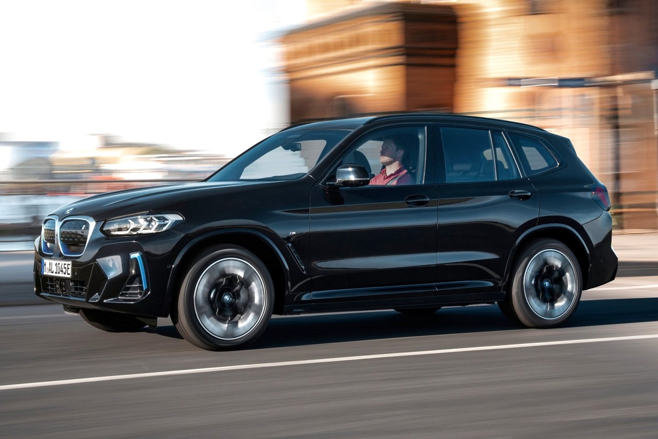 "EV3 가격이면 산다"... BMW iX3, 4천만 원 미만 전기 SUV로 '갓벽'