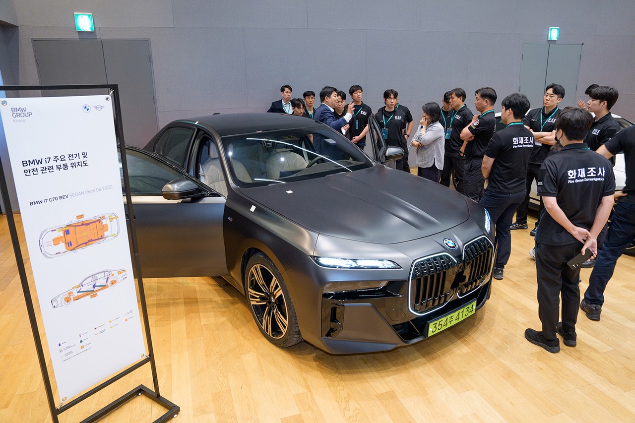 BMW 전기차 화재 대응 소방 교육∙훈련 /사진=BMW 그룹 코리아