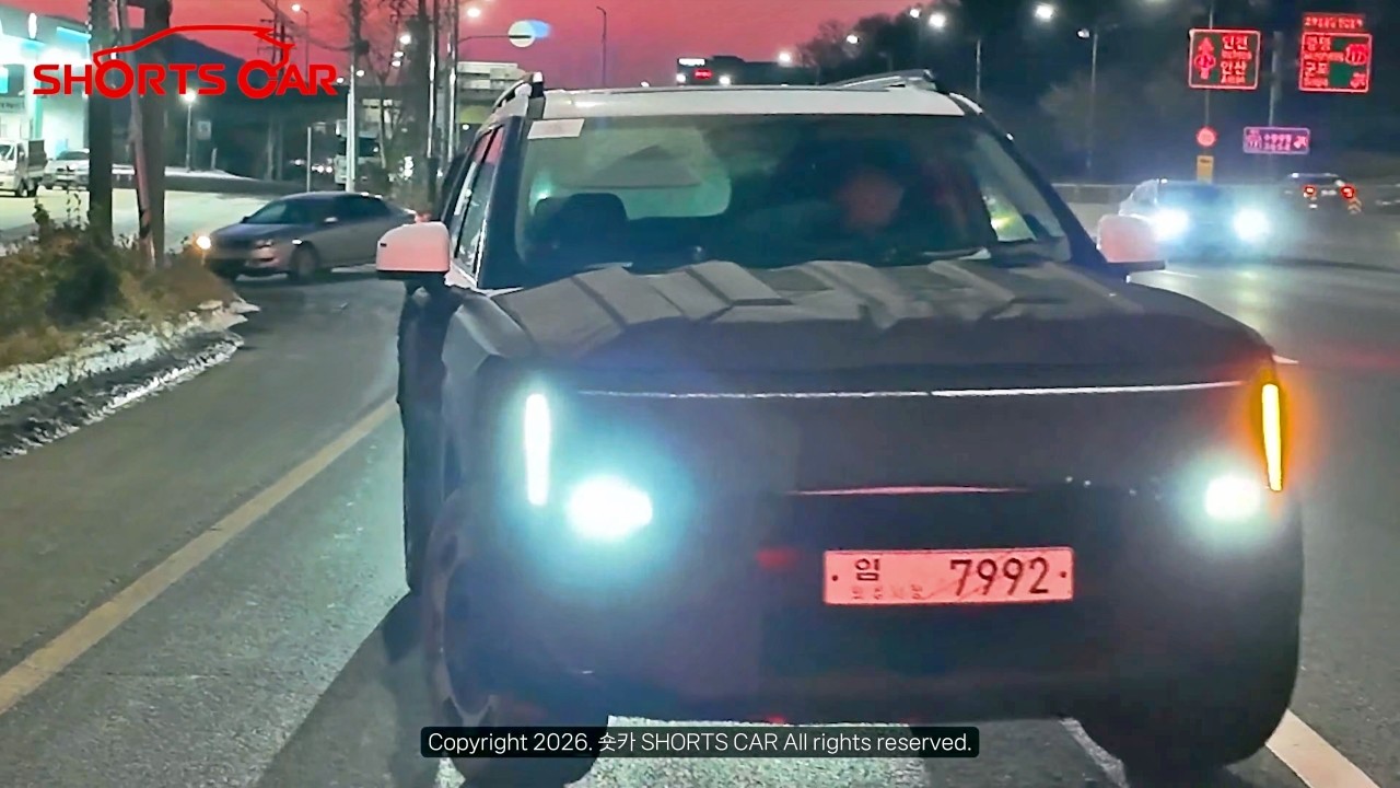현대 싼타페 부분변경 스파이샷 /사진=유튜브 '숏카 SHORTS CAR'