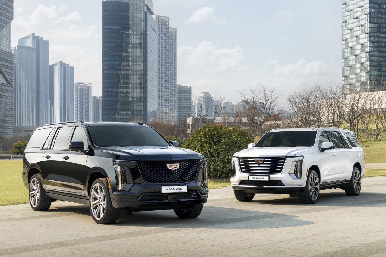 캐딜락 에스컬레이드와 에스컬레이드 ESV /사진=한국 GM