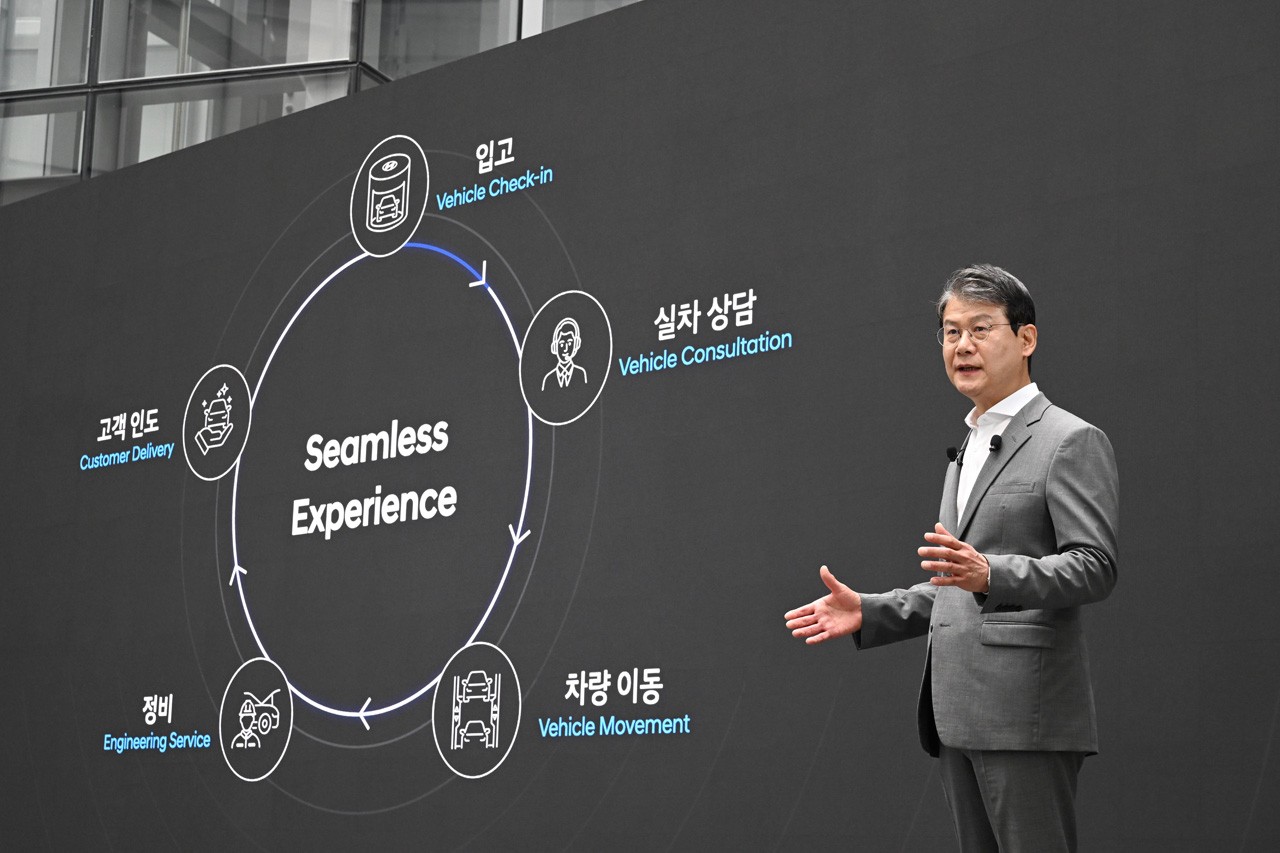 수원하이테크센터에서 발표 중인 현대차 국내사업본부장 윤효준 전무 /사진=현대자동차