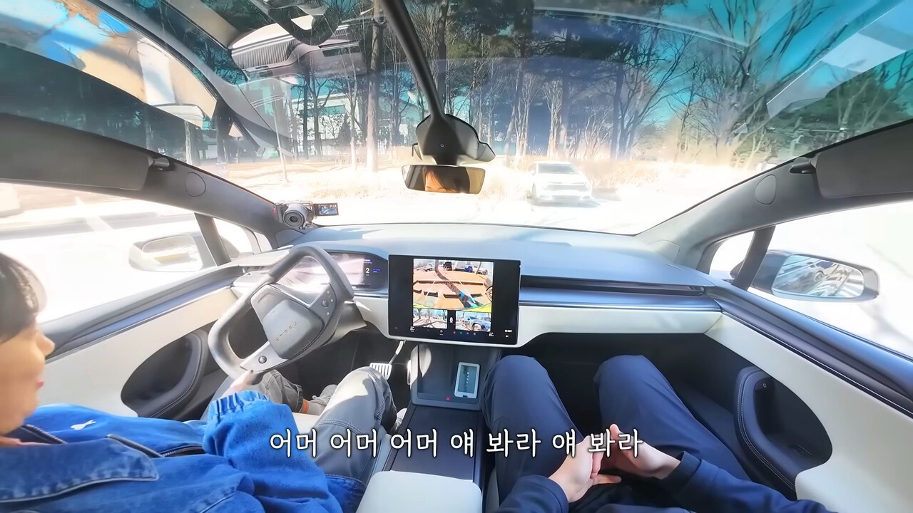 장윤정 테슬라 모델 X 시승 및 자율주행 경험 /사진=유튜브 '장공장장윤정'
