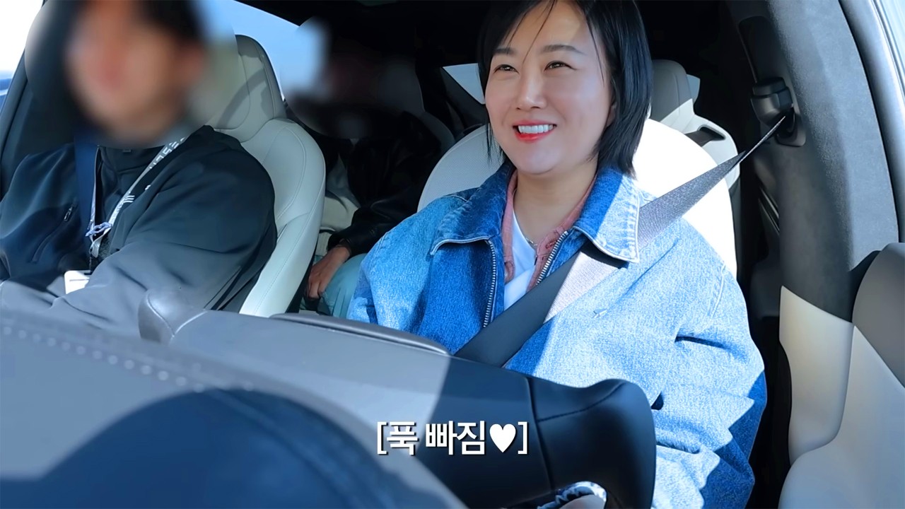 장윤정 테슬라 모델 X 시승 및 자율주행 경험 /사진=유튜브 '장공장장윤정'